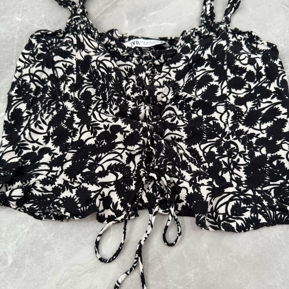 Women’s Zara Strappy Black White Floral Printed Lace Up Crop Tank Top Medium - Picture 8 of 16
